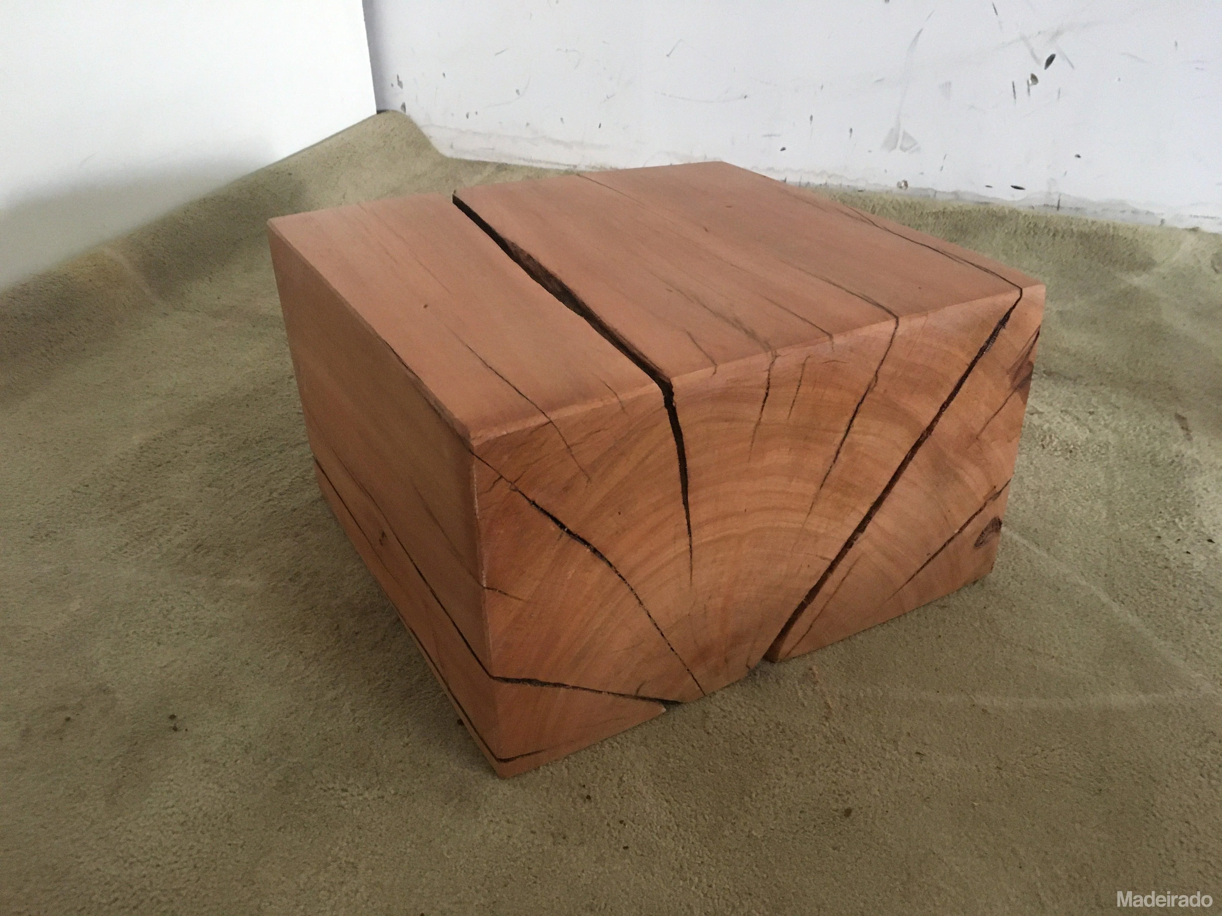 Mesa de Centro de Madeira Maciça - 44x48 - Loja FS - COD:FS2245 - Retirada