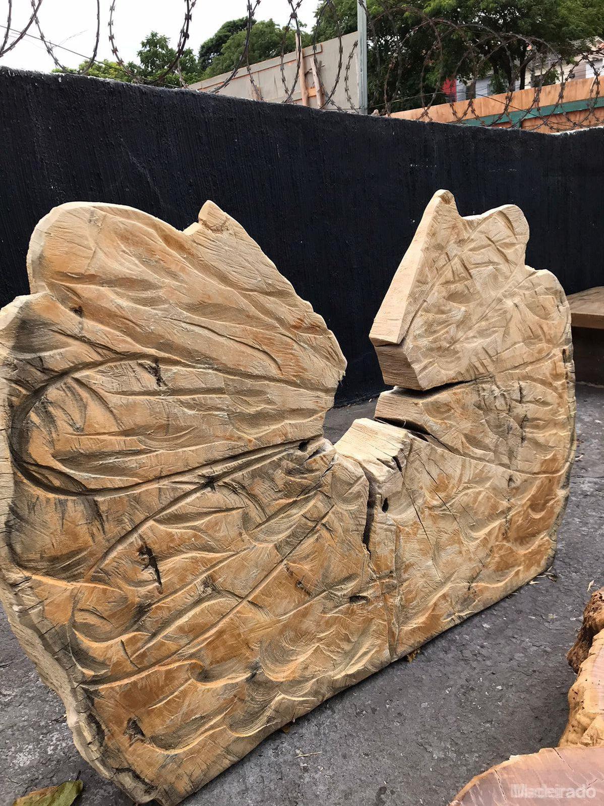 ESCULTURA RÚSTICA DE MADEIRA MACIÇA - 128x74 - LOJA SP
