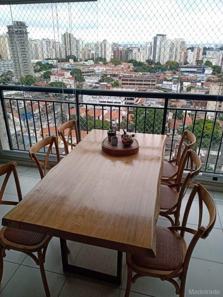 Mesa de Jantar Aracê 180x90 com bordas orgânicas e pés de ferro tubular - Varandas Encantadoras